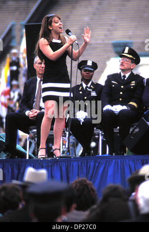 31 mai 2006 - K5008JKEL.15E CONGRÈS ANNUEL DE LA PAIX NATIONAL MEMORIAL DAY SERVICE WASHINGTON D.C. 05-15-1996.Mariah Carey. JAMES M. KELLY-(PHOTOS Image : © Crédit Photos Globe/ZUMAPRESS.com) Banque D'Images