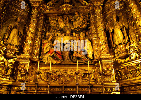 Intérieur de la cathédrale, Retable de la Fondation de l'ordre Mercedarian peint, bois sculpté, 17e siècle, Barcelone, Espagne Banque D'Images