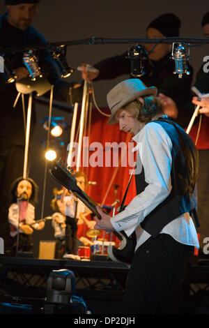 28 mai, 2006 ; George, WA, USA ; Beck et son groupe à la Sasquatch Music Festival 2006 Jour 3 tenue à la gorge. Amp-Theater Crédit obligatoire : Photo par Daren Fentiman/ZUMA Press. (©) Copyright 2006 par Daren Fentiman Banque D'Images