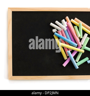 Les craies de couleur et blackboard Banque D'Images