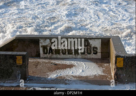 Porthcawl, Pays de Galles, Royaume-Uni. 7 janvier 2014.Echelle dangereux sur le front de mer de Porthcawl, dans le sud du Pays de Galles d'aujourd'hui. Credit : Phil Rees/Alamy Live News Banque D'Images