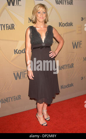 Jun 06, 2006 ; Los Angeles, CA, USA ; l'actrice EDIE FALCO à la Women in Film présente : 'Film nous amène le Monde' Le 2006 Crystal Lucy Awards, qui a eu lieu au Century Plaza Hotel. Crédit obligatoire : Photo par Paul Fenton/ZUMA KPA.. (©) Copyright 2006 by Paul Fenton Banque D'Images