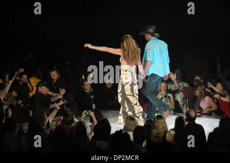 Jun 07, 2006), Richmond, VA, USA ; Faith Hill et TIM MCGRAW apportent leurs Soul 2 Soul II Tour à la Richmond Coliseum de RIchmond. Crédit obligatoire : Photo par Tina Fultz/ZUMA Press. (©) Copyright 2006 par Tina Fultz Banque D'Images