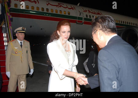 Jun 10, 2006 ; Bangkok, Thaïlande ; la Princesse Lalla du Maroc arrive à l'aéroport militaire de Bangkok pour rejoindre le 60e anniversaire du roi thaïlandais au trône célébrations dans Bangkok, Thaïlande le 9 juin. Invités royaux, de pays différents s'visiit Thaïlande entre maintenant et le 13e à prendre part à divers événements culturels et cellebratory. Les thaïlandais sont unis par th Banque D'Images