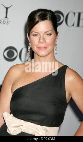 Jun 11, 2006 ; New York, NY, USA ; l'actrice MARCIA GAY HARDEN et mari, à l'arrivée pour la 60th Annual Tony Awards qui a eu lieu au Radio City Music Hall. Crédit obligatoire : Photo par Nancy/Kaszerman ZUMA Press. (©) Copyright 2006 by Kaszerman Banque D'Images