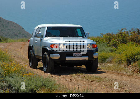 Jun 12, 2006 ; Los Angeles, CA, USA ; Toyota FJ Cruiser 2007. Prix à partir de 23 300,00 $. Le FJ Cruiser offre un style contemporain, jeune, plaisir de conduire, et emploie le même état de l'art, l'économie d'énergie, de confort, de sécurité et de confort dans les Land Cruiser Toyota utilitaire sport à quatre portes. Le FJ Cruiser prend elle est inspirée du célèbre Toyota FJ40 4X4 véhicule utilitaire Banque D'Images