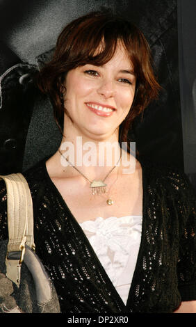 Juin 13, 2006 ; Los Angeles, CA, USA ; l'actrice Parker Posey à 'La Maison du Lac' Première mondiale tenue au Dome, Cinerama Pacifique Hollywood. Crédit obligatoire : Photo de Lisa O'Connor/ZUMA Press. (©) Copyright 2006 by Lisa O'Connor Banque D'Images