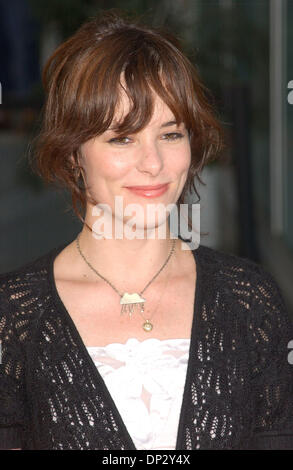 Juin 13, 2006 ; Los Angeles, CA, USA ; l'actrice Parker Posey à 'La Maison du Lac' Première mondiale tenue au Dome, Cinerama Pacifique Hollywood. Crédit obligatoire : Photo par Paul Fenton/ZUMA KPA.. (©) Copyright 2006 by Paul Fenton-KPA Banque D'Images