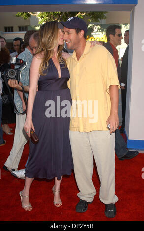 Jun 14, 2006 ; Los Angeles, CA, USA ; acteur ADAM SANDLER et sa femme JACKIE TITONE au 'click' Los Angeles Premiere tenue au Mann Village Theatre, Westwood. Crédit obligatoire : Photo par Paul Fenton/ZUMA KPA.. (©) Copyright 2006 by Paul Fenton Banque D'Images