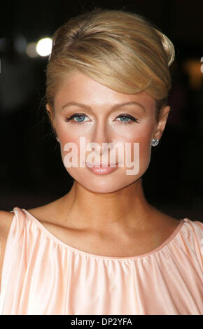 Jun 14, 2006 ; New York, NY, USA ; Socialite PARIS HILTON à la soirée de lancement pour son nouveau parfum 'Paris Hilton' tenu à Le cirque. Crédit obligatoire : Photo par Nancy/Kaszerman ZUMA Press. (©) Copyright 2006 by Kaszerman Banque D'Images