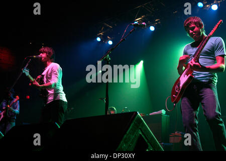 Jun 14, 2006 ; New York, NY, USA ; Le "Arctic Monkeys" en live en concert au Roseland. Crédit obligatoire : Photo par Aviv petit/ZUMA Press. (©) Copyright 2006 par Aviv Petit Banque D'Images