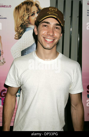 Jun 20, 2006 ; New York, NY, USA ; acteur JUSTIN LONG au New York premiere de 'Strangers avec Candy' qui s'est tenue au cinéma 1-2-3. Crédit obligatoire : Photo par Nancy/Kaszerman ZUMA Press. (©) Copyright 2006 by Kaszerman Banque D'Images