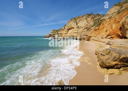 Falaises de Praia do Paraiso, Carvoeiro, Lagoa, Algarve, Portugal Banque D'Images