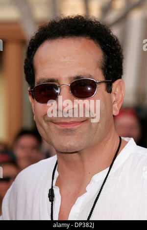 Juin 24, 2006, Anaheim, Californie, USA ; acteur TONY SHALHOUB au 'Pirates Des Caraïbes' Première mondiale tenue à Disneyland. Crédit obligatoire : Photo de Lisa O'Connor/ZUMA Press. (©) Copyright 2006 by Lisa O'Connor Banque D'Images