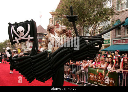 Juin 24, 2006, Anaheim, Californie, USA ; l'atmosphère au 'Pirates Des Caraïbes' Première mondiale tenue à Disneyland. Crédit obligatoire : Photo de Lisa O'Connor/ZUMA Press. (©) Copyright 2006 by Lisa O'Connor Banque D'Images