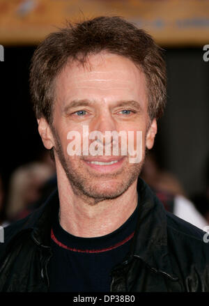 Juin 24, 2006, Anaheim, Californie, USA ; producteur Jerry Bruckheimer à la "Pirates des Caraïbes : Dead Man's chest' Première mondiale tenue à Disneyland. Crédit obligatoire : Photo de Lisa O'Connor/ZUMA Press. (©) Copyright 2006 by Lisa O'Connor Banque D'Images