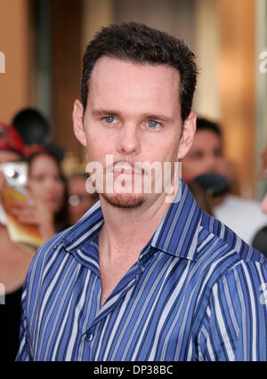 Juin 24, 2006, Anaheim, Californie, USA ; acteur KEVIN DILLON à la "Pirates des Caraïbes : Dead Man's chest' Première mondiale tenue à Disneyland. Crédit obligatoire : Photo de Lisa O'Connor/ZUMA Press. (©) Copyright 2006 by Lisa O'Connor Banque D'Images