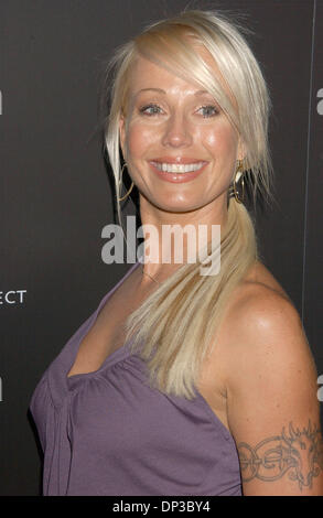 Jun 27, 2006 ; Los Angeles, CA, USA ; l'actrice Fiona Horne à l'inauguration de la Hollywood qui sera bénéfique pour le programme de sensibilisation de Charlize Theron crédit obligatoire : Photo par Paul Fenton/ZUMA KPA.. (©) Copyright 2006 by Paul Fenton Banque D'Images