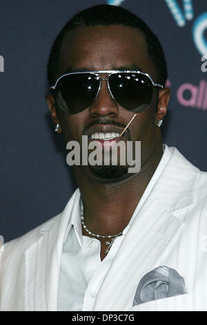 Jun 27, 2006 ; Los Angeles, CA, USA ; Sean 'P-Diddy' Combs à mâcher sur un cure-dent dans la salle de presse au BET Awards 2006 Au Shrine Auditorium à Los Angeles. Crédit obligatoire : Photo par Jerome Ware/ZUMA Press. (©) Copyright 2006 by Jerome Ware Banque D'Images