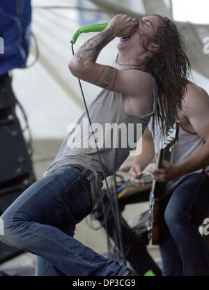 Jun 27, 2006 ; Raleigh, NC, USA ; Band UNDEROATH effectuer vivre comme le Vans Warped Tour 2006 fait un arrêt à Alltel Pavilion situé à Raleigh. Crédit obligatoire : Photo par Jason Moore/ZUMA Press. (©) Copyright 2006 par Jason Moore Banque D'Images