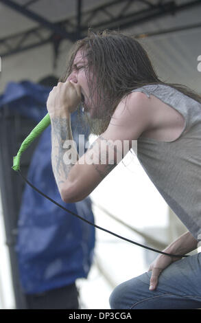 Jun 27, 2006 ; Raleigh, NC, USA ; Band UNDEROATH effectuer vivre comme le Vans Warped Tour 2006 fait un arrêt à Alltel Pavilion situé à Raleigh. Crédit obligatoire : Photo par Jason Moore/ZUMA Press. (©) Copyright 2006 par Jason Moore Banque D'Images