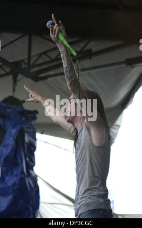 Jun 27, 2006 ; Raleigh, NC, USA ; Band UNDEROATH effectuer vivre comme le Vans Warped Tour 2006 fait un arrêt à Alltel Pavilion situé à Raleigh. Crédit obligatoire : Photo par Jason Moore/ZUMA Press. (©) Copyright 2006 par Jason Moore Banque D'Images