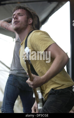 Jun 27, 2006 ; Raleigh, NC, USA ; Band UNDEROATH effectuer vivre comme le Vans Warped Tour 2006 fait un arrêt à Alltel Pavilion situé à Raleigh. Crédit obligatoire : Photo par Jason Moore/ZUMA Press. (©) Copyright 2006 par Jason Moore Banque D'Images