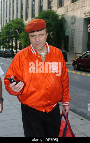 Juin 29, 2006, Manhattan, New York, USA ; Guardian Angels fondateur CURTIS SLIWA arrive à la Cour fédérale de Manhattan pour une audience concernant l'affaire contre John Gotti Jr dans Manhattan. Crédit obligatoire : Photo par Bryan Smith/ZUMA Press. (©) Copyright 2006 par Bryan Smith Banque D'Images