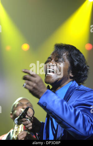 Jun 29, 2006 ; Paris, France ; Godfather of Soul, James Brown funky le spectacle au Palais des Congrès de Paris. Crédit obligatoire : Photo par Jérôme Brunet/ZUMA Press. (©) Copyright 2006 by Jerome Brunet Banque D'Images