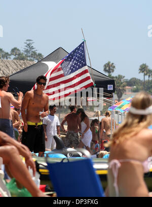 Jul 04, 2006 ; La Jolla, CA, USA ; personnes célèbrent le 4 juillet Week-end de vacances à la plage à San Diego. Crédit obligatoire : photo par Camilla Zenz/ZUMA Press. (©) Copyright 2006 by Camilla Zenz Banque D'Images