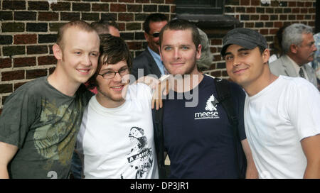 Jul 10, 2006 ; New York, NY, USA ; groupe de rock alternatif "La Mêlée" (L-R) ISSAC SLADE, DAVE WELSH, Ben Wysocki et Joe King à 'le Late Show with David Letterman" tenue à l'Ed Sullivan Theater. Crédit obligatoire : Photo par Nancy/Kaszerman ZUMA Press. (©) Copyright 2006 by Kaszerman Banque D'Images