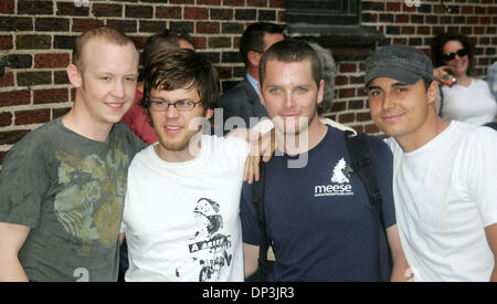 Jul 10, 2006 ; New York, NY, USA ; groupe de rock alternatif "La Mêlée" (L-R) ISSAC SLADE, DAVE WELSH, Ben Wysocki et Joe King à 'le Late Show with David Letterman" tenue à l'Ed Sullivan Theater. Crédit obligatoire : Photo par Nancy/Kaszerman ZUMA Press. (©) Copyright 2006 by Kaszerman Banque D'Images