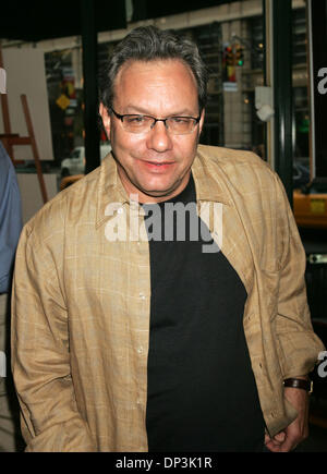 Jul 10, 2006 ; New York, NY, USA ; Comédien LEWIS BLACK fait la promotion de son nouveau livre 'Rien' Sacré de Barnes and Noble à Chelsea. Crédit obligatoire : Photo par Nancy/Kaszerman ZUMA Press. (©) Copyright 2006 by Kaszerman Banque D'Images