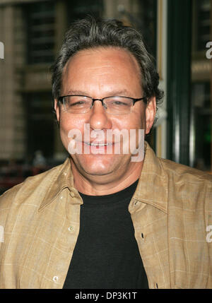 Jul 10, 2006 ; New York, NY, USA ; Comédien LEWIS BLACK fait la promotion de son nouveau livre 'Rien' Sacré de Barnes and Noble à Chelsea. Crédit obligatoire : Photo par Nancy/Kaszerman ZUMA Press. (©) Copyright 2006 by Kaszerman Banque D'Images