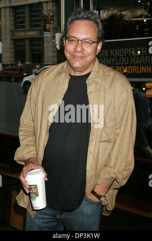 Jul 10, 2006 ; New York, NY, USA ; Comédien LEWIS BLACK fait la promotion de son nouveau livre 'Rien' Sacré de Barnes and Noble à Chelsea. Crédit obligatoire : Photo par Nancy/Kaszerman ZUMA Press. (©) Copyright 2006 by Kaszerman Banque D'Images