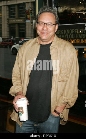 Jul 10, 2006 ; New York, NY, USA ; Comédien LEWIS BLACK fait la promotion de son nouveau livre 'Rien' Sacré de Barnes and Noble à Chelsea. Crédit obligatoire : Photo par Nancy/Kaszerman ZUMA Press. (©) Copyright 2006 by Kaszerman Banque D'Images