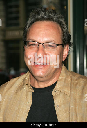 Jul 10, 2006 ; New York, NY, USA ; Comédien LEWIS BLACK fait la promotion de son nouveau livre 'Rien' Sacré de Barnes and Noble à Chelsea. Crédit obligatoire : Photo par Nancy/Kaszerman ZUMA Press. (©) Copyright 2006 by Kaszerman Banque D'Images