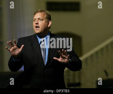 16 juil., 2006 ; West Palm Beach, FL, USA ; Le pasteur Steve Flockhart est le nouveau pasteur de la première église baptiste. Ici il prêche pendant l'une de ses premiers services. Crédit obligatoire : Photo par Shannon Obrien/Palm Beach Post/ZUMA Press. (©) Copyright 2006 par Palm Beach Post Banque D'Images