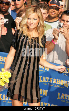 Mai 17, 2006 ; New York, NY, USA ; l'actrice Kate Hudson au "Late Show with David Letterman" tenue à l'Ed Sullivan Theater. Crédit obligatoire : Photo par Nancy/Kaszerman ZUMA Press. (©) Copyright 2006 by Kaszerman Banque D'Images