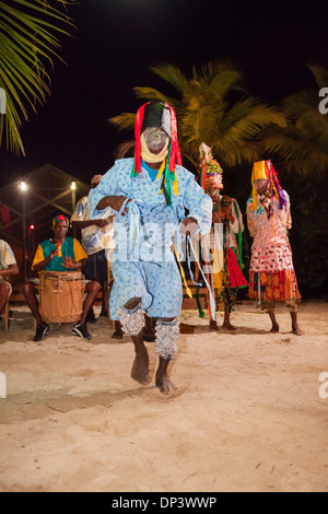 Le Garifuna effectuer danse traditionnelle. La musique garifuna et la danse font partie intégrante de cette culture. Banque D'Images