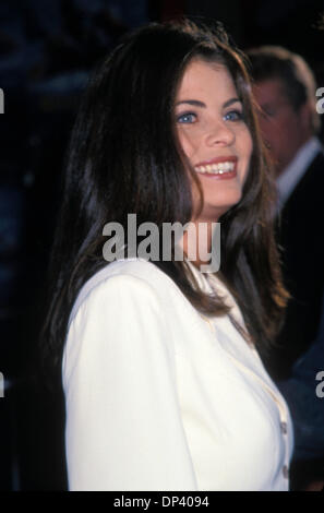 Juillet 19, 2006 ; Los Angeles, CA, USA ; [Photo : Date inconnue] YASMINE BLEETH actrice. Elle porte une robe blanche. Crédit obligatoire : Photo par Kathy Hutchins/ZUMA Press. (©) Copyright 2006 par Kathy Hutchins Banque D'Images