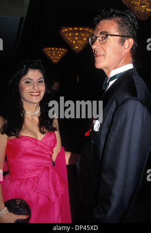 Jul 26, 2006 ; Los Angeles, CA, USA ; [Photo : Date et lieu inconnu] Procureur Gloria Allred et Alan Thicke. Elle porte une robe bustier rose. Crédit obligatoire : Photo par Kathy Hutchins/ZUMA Press. (©) Copyright 2006 par Kathy Hutchins Banque D'Images