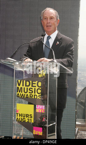 31 juil., 2006 ; New York, NY, USA ; NYC le maire Michael Bloomberg à la conférence de presse pour le 2006 et les artistes nominés pour les MTV Video Music Awards s'est tenue au haut de la roche. Crédit obligatoire : Photo par Nancy/Kaszerman ZUMA Press. (©) Copyright 2006 by Kaszerman Banque D'Images