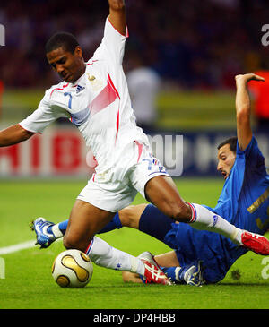 9 juillet 2006 - Olympiastadion, BERLIN, ALLEMAGNE - Alessandra Bianchi & Gianluca Zambrotta Florent...Italie/France..Alessandra Bianchi Florent & Zambrotta.ITALIE/FRANCE.STADE OLYMPIQUE DE BERLIN, ALLEMAGNE 07-09-2006.K48556. - Crédit photos(Image : © Photos Globe/ZUMAPRESS.com) Banque D'Images