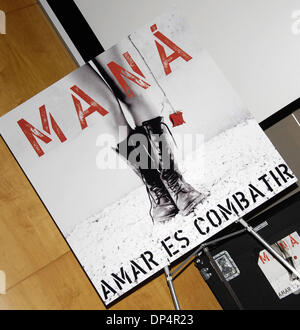 Aug 21, 2006 ; Los Angeles, CA, USA ; pochettes de CD à partir de la bande de rock mexicain 'Mana' dernier CD 'Amar Es combattre." Photo : crédit obligatoire par Vaughn Youtz/ZUMA Press. (©) Copyright 2006 par Vaughn Youtz Banque D'Images