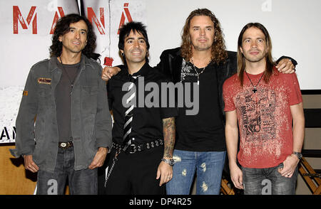 Aug 21, 2006 ; Los Angeles, CA, USA ; Le groupe de rock mexicain 'Mana', de gauche, JUAN DIEGO CALLEROS, Alex Gonzalez, FHER et SERGIO VALLIN, au cours d'une conférence de presse pour la sortie de leur dernier CD "Amar Es combattre. Crédit obligatoire : Photo par Vaughn Youtz/ZUMA Press. (©) Copyright 2006 par Vaughn Youtz Banque D'Images