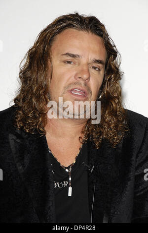 Aug 21, 2006 ; Los Angeles, CA, USA ; chanteur FHER, du groupe de rock mexicain Mana, au cours d'une conférence de presse pour la sortie de leur dernier CD "Amar Es combattre." Photo : crédit obligatoire par Vaughn Youtz/ZUMA Press. (©) Copyright 2006 par Vaughn Youtz Banque D'Images
