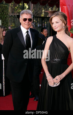 Aug 27, 2006 ; Los Angeles, CA, USA ; Emmy 2006 : l'actrice Calista Flockhart et HARRISON FORD en arrivant à la 58e Primetime Emmy Awards annuelle, tenue au Shrine Auditorium à Los Angeles. Crédit obligatoire : Photo de Lisa O'Connor/ZUMA Press. (©) Copyright 2006 by Lisa O'Connor Banque D'Images