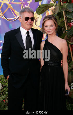 Aug 27, 2006 ; Los Angeles, CA, USA ; Emmy 2006 : l'actrice Calista Flockhart et HARRISON FORD en arrivant à la 58e Primetime Emmy Awards annuelle, tenue au Shrine Auditorium à Los Angeles. Crédit obligatoire : Photo de Lisa O'Connor/ZUMA Press. (©) Copyright 2006 by Lisa O'Connor Banque D'Images