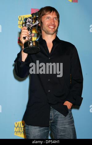 Aug 31, 2006 ; New York, NY, USA ; Singer james blunt pose pour des photos dans la salle de presse au MTV Video Music Awards 2006 qui a eu lieu au Radio City Music Hall. Crédit obligatoire : Photo par Nancy/Kaszerman ZUMA Press. (©) Copyright 2006 by Kaszerman Banque D'Images